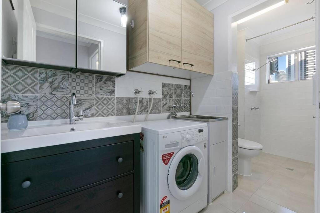 Broadbeach, Stylish Apartment Close To Everything Gold Coast Exterior photo